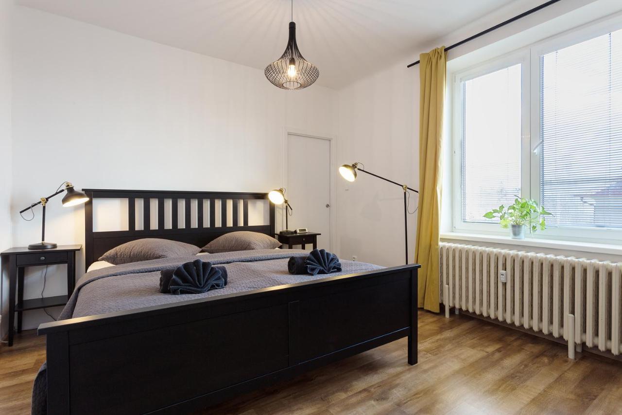 Bright Modern Apartment *